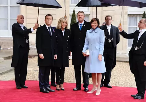 FOTO | Klaus și Carmen Iohannis, alături de Emmanuel și Brigitte Macron la Palatul Elysee