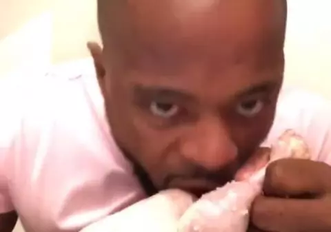 Cum se comportă Patrice Evra cu un curcan de Ziua Recunoștinței. Internaționalul francez e amendat pe rețelele sociale / VIDEO