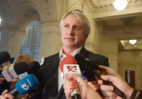 Teodorovici anunţă că Fondul Suveran de Investiţii intră vineri în dezbaterea Guvernului. Salariul minim diferenţiat, posibil pe ordinea de zi, dacă primeşte aviz