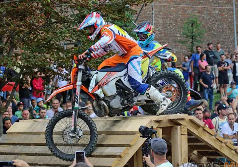 Pilotul Gyenes și-a rupt mâna dreaptă, cu o lună înainte de Raliul Dakar 2019