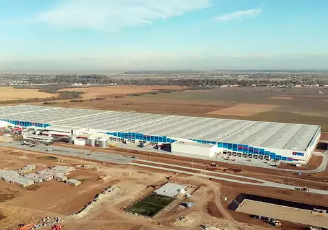 VIDEO / Depozit-monstru pe autostradă. eMag are de astăzi cel mai mare depozit din Europa Centrală și de Est: 125.000 de metri pătrați