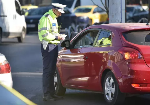 Beat și cu permisul suspendat, a făcut accident în Constanța, apoi a dat vina pe nevastă. Ce au pățit ambii soți