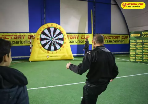 Cum i-a bătut fiul lui Paraschiv pe UEFantastici la fotbal darts