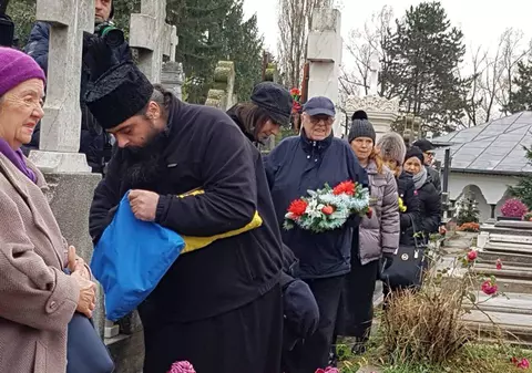 Parastas la mormântul Stelei Popescu, la un an de la moartea actriței. Imagini sfâșietoare cu Alexandru Arșinel și colegii acestuia