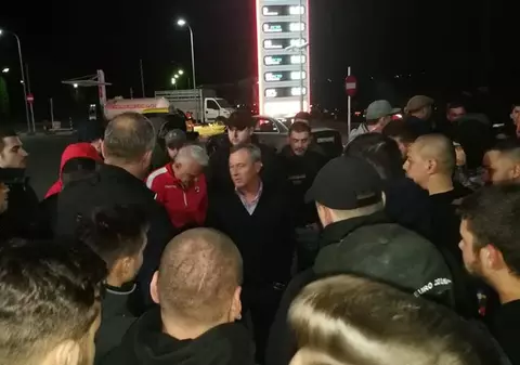 Ultrașii dinamoviști au blocat autocarul echipe în trafic, după înfrângerea rușinoasă de la Miercurea Ciuc