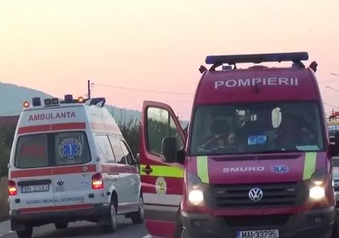 Accident grav pe DN 10. Șapte oameni au fost răniți. Pompierii au intervenit de urgență