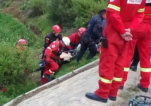 Un autobuz plin cu fotbaliști juniori a căzut într-o prăpastie, în Peru. 7 morți și 12 răniți