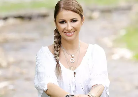 Anamaria Prodan, în costum de baie pe plaja din Dubai. “Așa sunt eu. Fata perfecta”