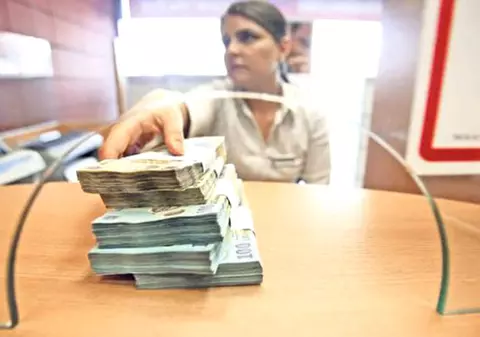 Aproape 300.000 de români au cerut amânarea plății ratelor la bănci