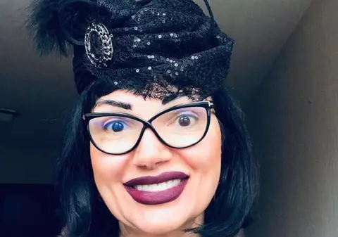 Ozana Barabancea, la sfințirea Catedralei Mântuirii Neamului. "Nu mă plătește nimeni să vin, nu mă aduce nimeni cu forța" | VIDEO
