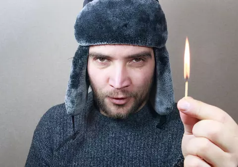 Un bărbat din Suceava a luat foc, după ce și-a aprins o țigară. Cum s-a întâmplat totul