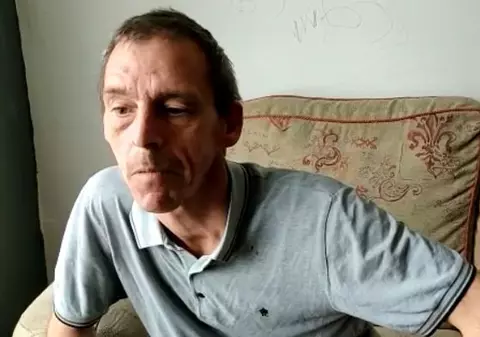 Coșmarul trăit de un bărbat. Locuiește de trei ani într-o casă infestată de purici și căpușe
