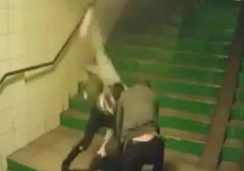 Bărbații care au bătut un bătrân într-un pasaj din Brașov și-au primit pedeapsa. Ce a decis instanța