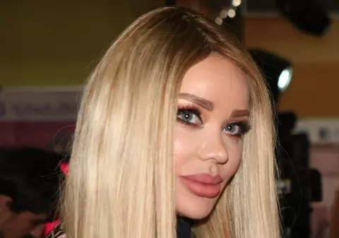 Bianca Drăgușanu, la târgul de nunți. Ocupată cu afacerile, dar preocupată de de altceva | FOTO
