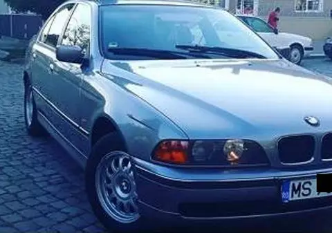 Accident grav filmat pe Facebook! Un tânăr din Mureș a condus un BMW cu 220 de kilometri la oră, în timp ce făcea live! A scăpat cu viață ca prin minune