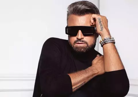 VIDEO/ Cătălin Botezatu are cea mai mare garderobă din showbiz! "Nu există un dressing, ci mai multe case transformate în dressinguri"