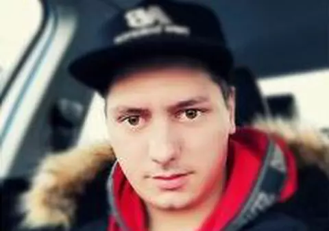 Absolvent de facultate din Gorj, mort în Anglia. Muncea în străinătate pentru că în România nu și-a găsit serviciu. Mama sa nu are bani de repatriere