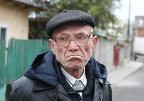 Ce spun vecinii despre tripla crimă din Călărași. „I-a furat banii, mașina, dar oricum îl primea înapoi, că îi era milă de el”