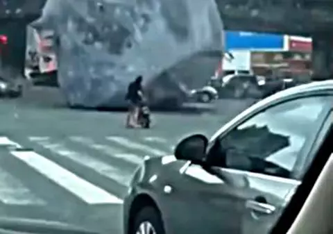 Accident cu 14 morţi şi 27 de răniţi pe o autostradă din China. Zeci de mașini au fost implicate