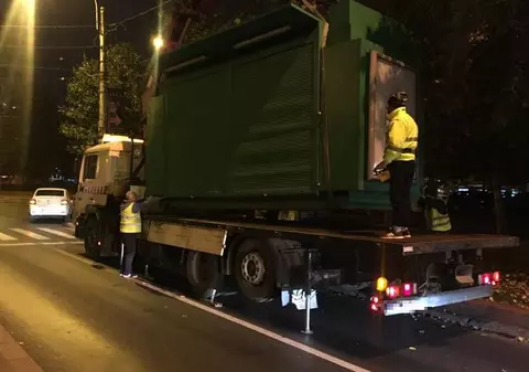 FOTO și VIDEO | Robert Negoiță a ridicat zeci de chioșcuri de ziare în toiul nopții