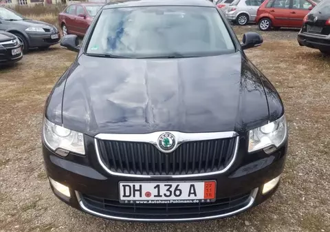 Cum arată mașina folosită în atacul de la mall-ul din Brăila. Marius Parfenie, acuzat că l-a înjunghiat pe proprietarul autoturismului