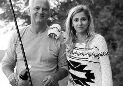 Dana Rogoz, scrisoare emoționantă pentru tatăl său, în ziua în care ar fi împlinit 64 de ani. “Una dintre ele a fost pe mormântul lui“
