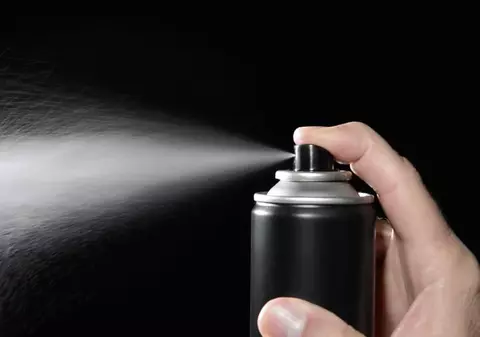 Un tânăr a murit după ce a încercat să se drogheze cu spray deodorant
