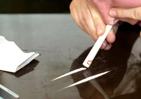 Mărturii cutremurătoare ale consumatorilor de droguri. „Vedeam miliţieni, stăteam ore întregi în faţa uşii şi nu puteam ieşi afară de teamă să nu mă prindă”