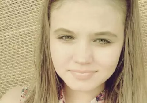 O tânără care se credea vampir și-a înjunghiat iubitul "vârcolac" în piept