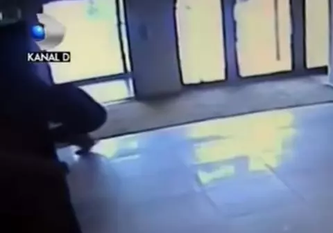 VIDEO | Un primar din România a fost filmat în timp ce fura dintr-un hotel. Culmea, se afla la o dezbatere despre anticorupție