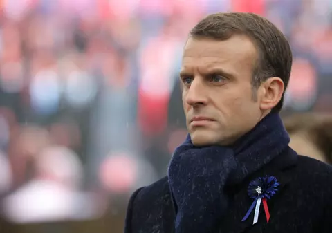 FOTO | Mesajul lui Emmanuel Macron pentru protestatarii „Vestele Galbene” care s-au confruntat cu jandarmii în Paris: „Ruşine să le fie”