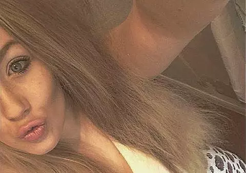FOTO | O tânără a fost devastată după o vizită la salon de frumusețe. Ce au făcut angajații pe o rețea de socializare