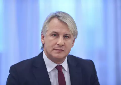 DOCUMENT/ Vlad Alexandrescu îl acuză pe Teodorovici că a dat circulară pentru disponibilizări sau reduceri de cheltuieli în sectorul bugetar