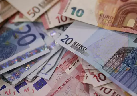 Pe ce loc se află România în topul sumelor de bani trimise în țară