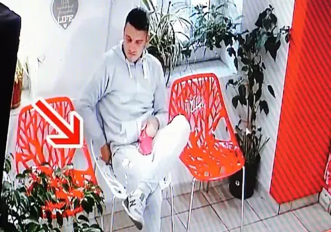 Gestul făcut de tânărul din Timișoara care a furat banii unei cliente. S-a întors la cabinet să-i dea înapoi după ce imaginile cu el au devenit virale pe Facebook