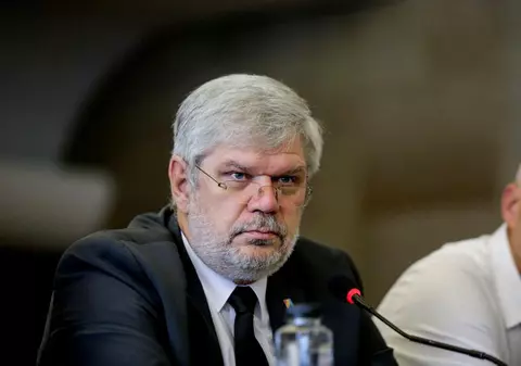 Șefii din Radio, premiați, angajații, uitați! Bonusurile de Crăciun au sărit de 50.000 de euro în instituția condusă de Georgică Severin