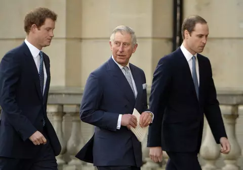 William și Harry au dezvăluit că sunt îngrijorați pentru Prințul Charles. Iată motivul