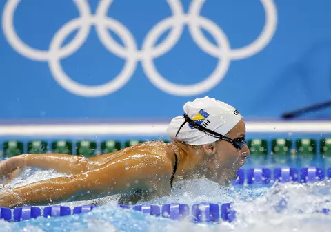 FOTO | Bosniaca Amina Kajtaz fost desemnată cea mai sexy înotătoare din lume. E specialistă la fluture