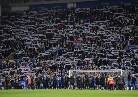 Momente impresionante pe arena lui Leicester în memoria patronului echipei | FOTO