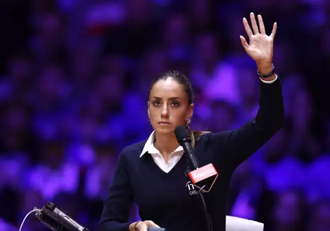 Arbitrul de scaun care i-a permis lui Wozniacki să trișeze în finala Australian Open 2018 cu Halep a oficiat la meciul decisiv din finala Cupei Davis. Croații i-au scandat numele!