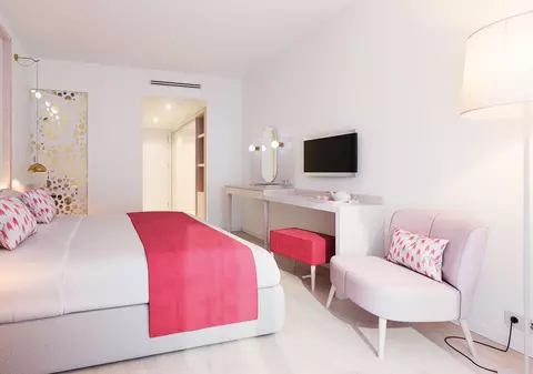 Afaceri hoteliere adaptate la pandemie. Un hotel de lux oferă pachet promoțional Covid-19