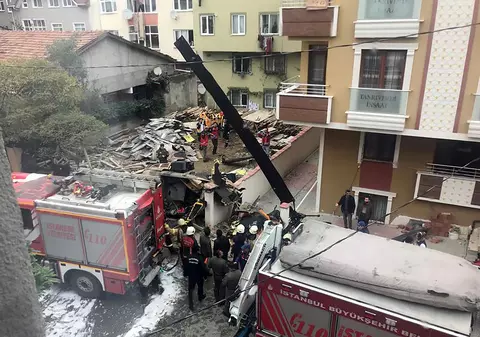 VIDEO/ Un elicopter militar s-a prăbușit într-o zonă rezidențială din Istanbul. Patru morți și un rănit