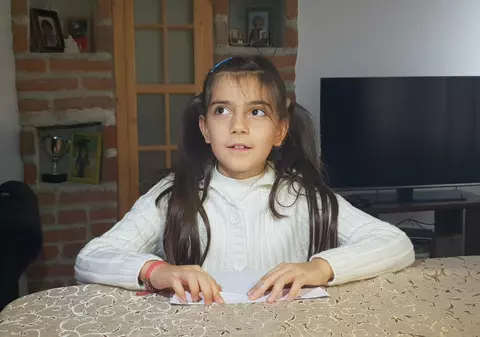 Halucinant! O fetiță de 8 ani din Buzău este amenințată cu executarea silită de spitalul care a îngrijit-o în urmă cu cinci ani