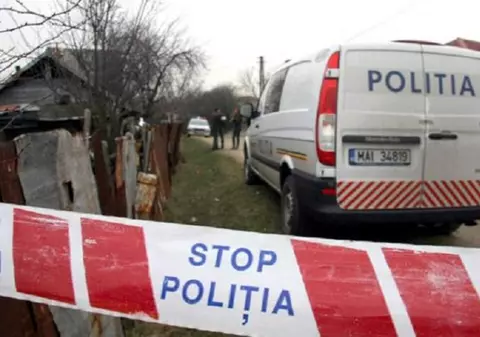 Scenă înfiorătoare în Argeș: un bărbat a fost găsit cu gâtul tăiat și înjunghiat în inimă