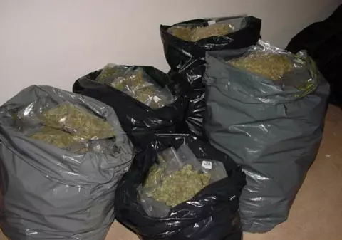 Un șofer român a fost prins cu o cantitate uriașă de droguri! A fost arestat pe loc