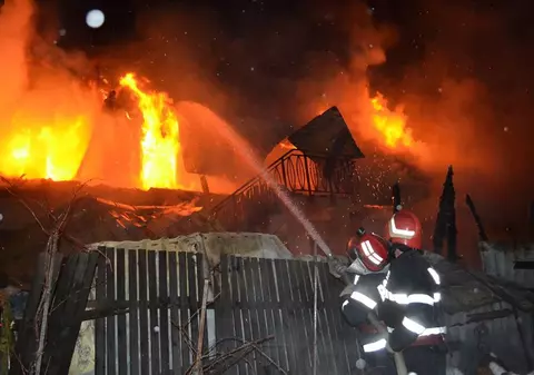 Vine gerul, iar pompierii suceveni le cer oamenilor să fie atenți cu sursele de încălzire. Doar în ultimele 2 luni au fost 125 de incendii
