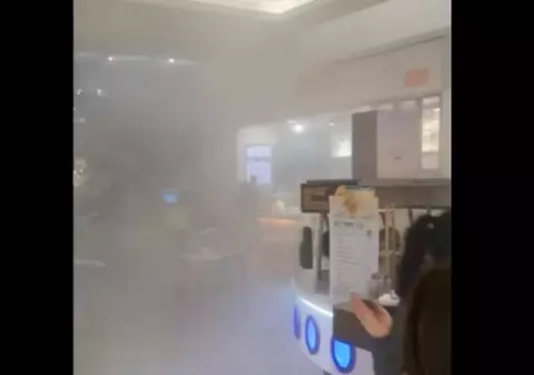 VIDEO / Incendiu în mall-ul AFI Cotroceni, sâmbătă seara, în zona magazinelor cu mâncare
