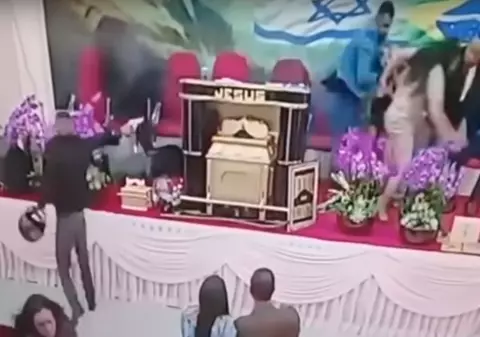 Scene incredibile în Brazilia: un pastor a fost împușcat în timpul predicii! În mod miraculos, el a scăpat cu viață | VIDEO