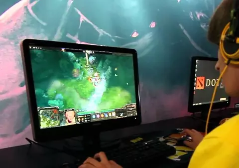 Era obsedat de un joc pe calculator, dar și-a făcut timp, într-o pauză, să violeze o fată de 15 ani. S-a dat mare cu fapta lui prietenilor cu care se juca