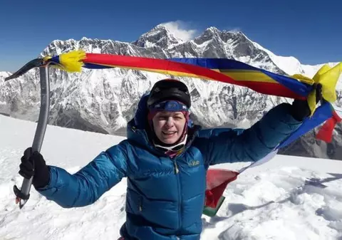 Prima femeie din România care a escaladat muntele Ama Dablam din Himalaya este un medic oftalmolog din Iași.  Laura Mareș a trecut cota 6.000 fără tub de oxigen